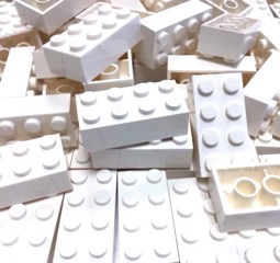 LEGO 3001 Mattoncini 2x4 bianchi confezione da 25 Punto e Virgola